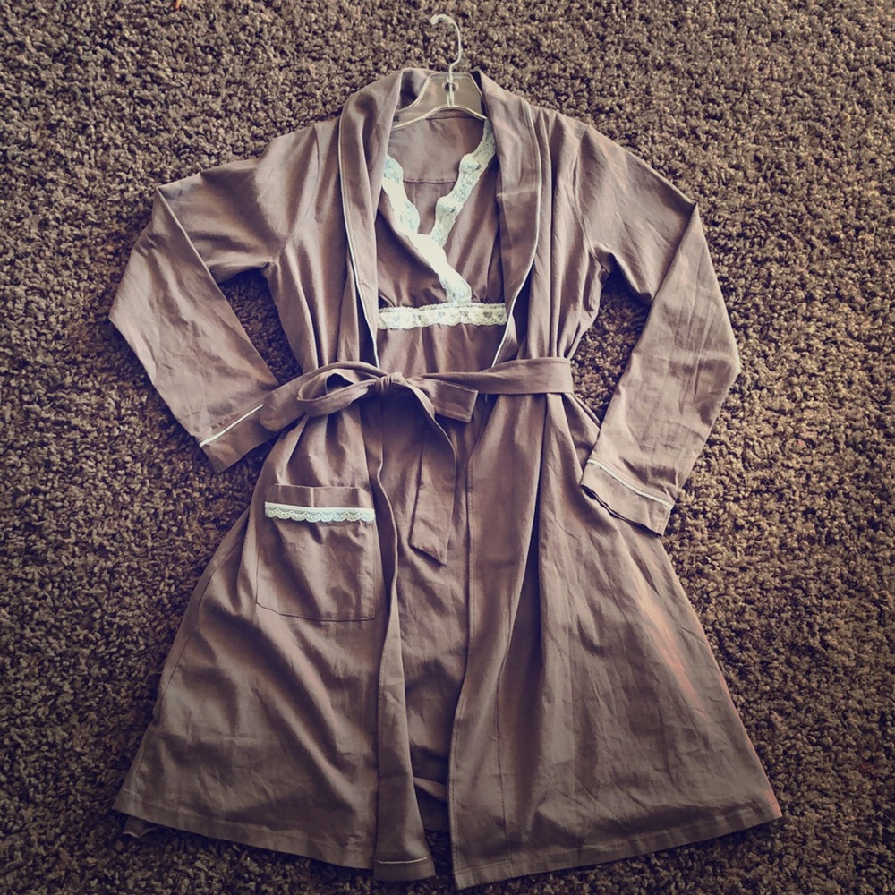Belabumbum Maternity Nightgown & Robe size small